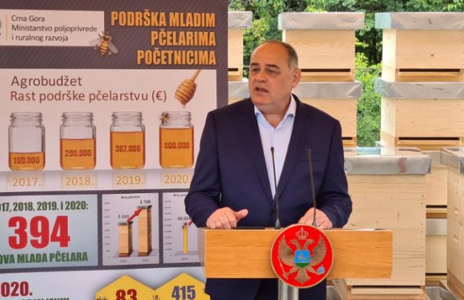 Simović: Ohrabrujući trend interesovanja mladih za pčelarstvo