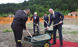 Položen kamen temeljac: Dom će dobiti 65 porodica – 53 zaposlenih u kulturi i 12 u Prijestonici