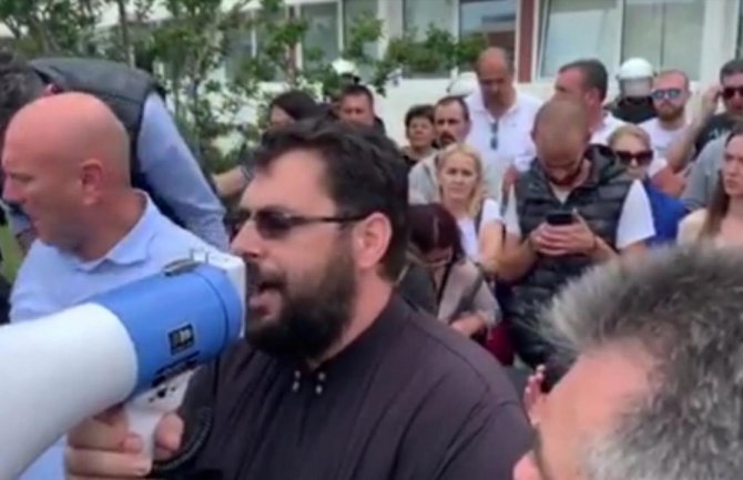 DPS: Carević dokazao da su litije sredstvo rušenja vlasti sa ulice