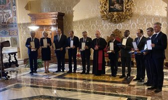 Ambasador Vlahović odlikovan ordenom pape Pija IX