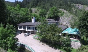 Kamenu vodenicu u gradskom parku Manastir svete Trojice prodao 1973. godine