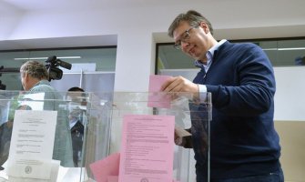 Vučić glasao: Očekujem dobar odziv