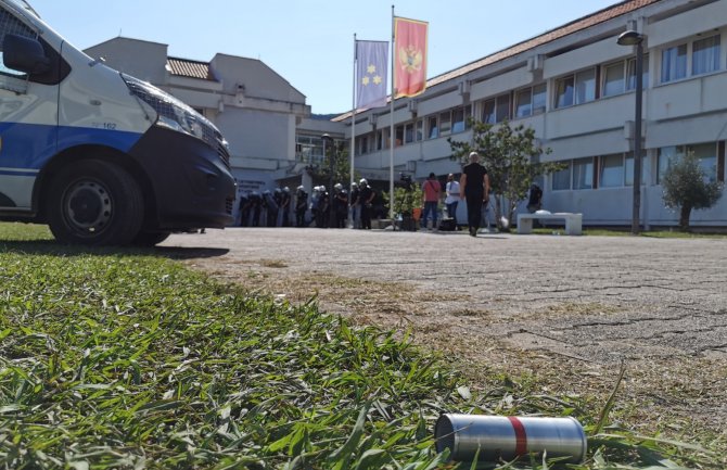 Demokrate: Nećete nas uplašiti, nećemo se pomjeriti ni za milimetar