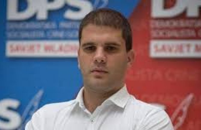 Sekulović: Radović je nedorasli adolescent, postavljen kao marioneta od strane partije