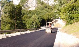 Počelo asfaltiranje saobraćajnice prema žičari u okviru Đalovića pećine