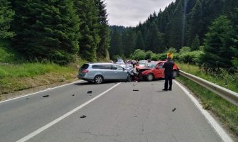 Rožaje: U sudaru dva vozila dvije osobe teško povrijeđene