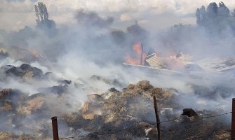 Vatrogasci realizovali 23 intervencije, gorjelo na 13 lokacija 