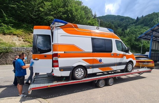 Rožajskom Domu zdravlja donirali ambulantna kola