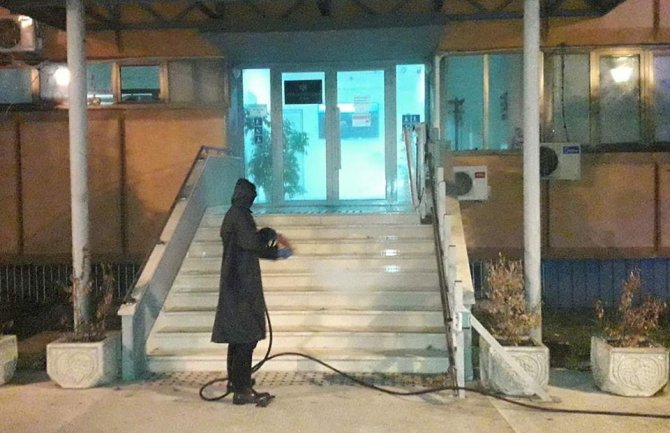 Podgorički vatrogasci imali 22 intervencije: Ugasili sedam požara, uklonili oborena stabla, dezinfikovali domove zdravlja (FOTO)