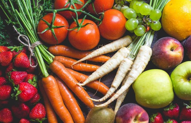 Građani Crne Gore najčešće se opredjeljuju za kupovinu domaćeg voća i povrća