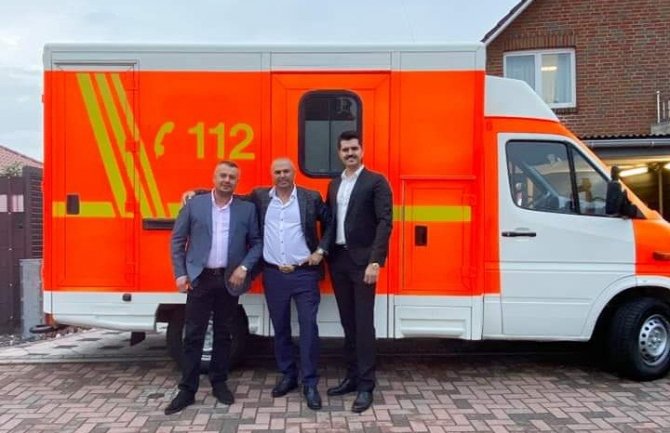 Donacija iz Hamburga: Braća Redžepović donirali santitesko vozilo domu zdravlja u Rožajama