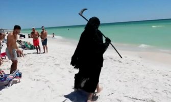 Anđeo smrti šeta plažama Floride: Umrijećeš jer si ovdje (VIDEO)