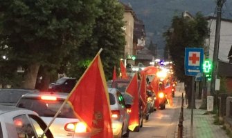 Slavlje na ulicama Bijelog Polja: Zastave, sirene, vatromet za Dan državnosti(VIDEO)