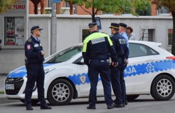 Gradiška: Bacio bombu prema komšiji nakon svađe, pa se zabarikadirao u kući