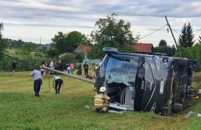 Slovenački autobus sa putnicima iz BIH sletio u Hrvatskoj, šest povrijeđenih