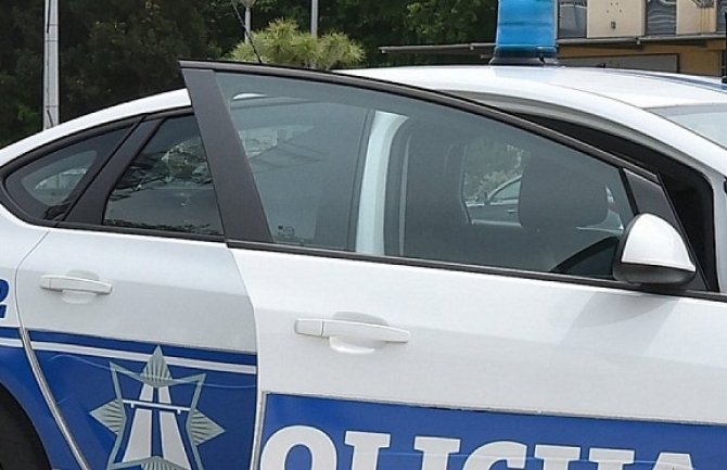 Prekršajne prijave protiv četiti osobe zbog isticanja zastave druge države