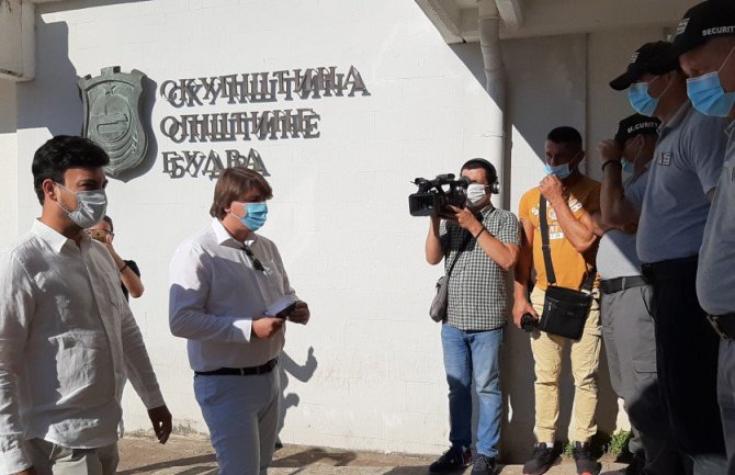 Carević i Radović opet pokušali da uđu u zgradu Opštine