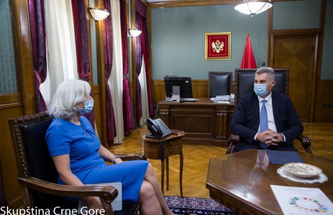 CG može računati na podršku koju će tim UN nastaviti da pruža u borbi protiv epidemije Kovid 19