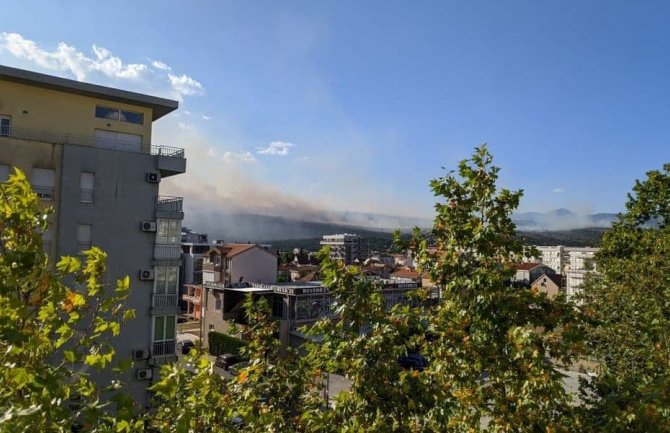 Na gašenju požara na Veljem brdu angažovana i avijacija