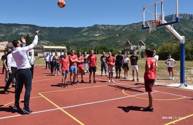 Janović obišao omladinski servis i sportski teren u Župi