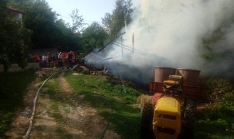 Bijelo Polje: U požaru izgorjela štala, spašena kuća od vatrene stihije 