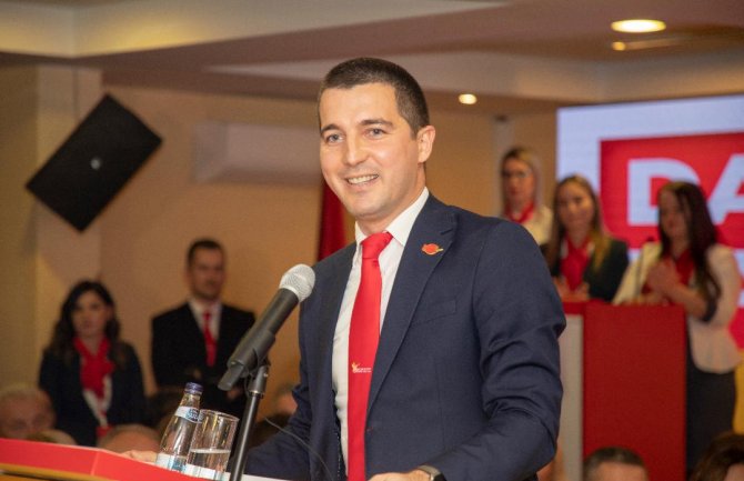 Bečić čestitao Dan oslobođenja grada: Nikšić ćemo vratiti u red razvijenih opština