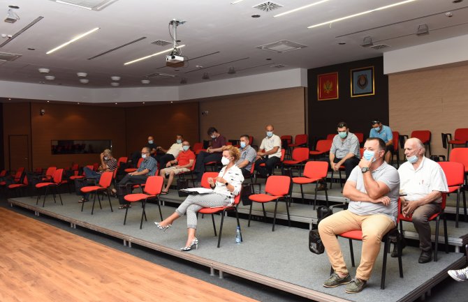  Predstavnici lokalne uprave sa udruženjima tivatskih pčelara  o mogućim vidovima podrške 