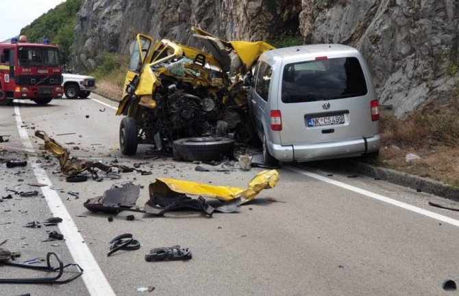 Udes na putu Danilovgrad-Nikšić, jedna osoba stradala