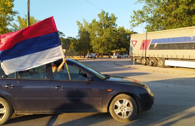 U nekolko crnogorskih gradova održane auto-litije