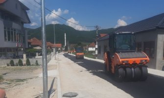 BP: Završni asfalterski radovi u Ulici Resnik(FOTO)