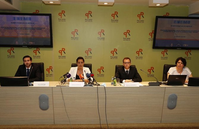 Uprkos dobrim osnovama za održavanje izbora, pojedine zakonske odredbe suprotne međunarodnim standardima