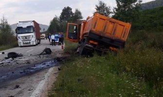 Težak udes u BiH: Stradali roditelji i beba