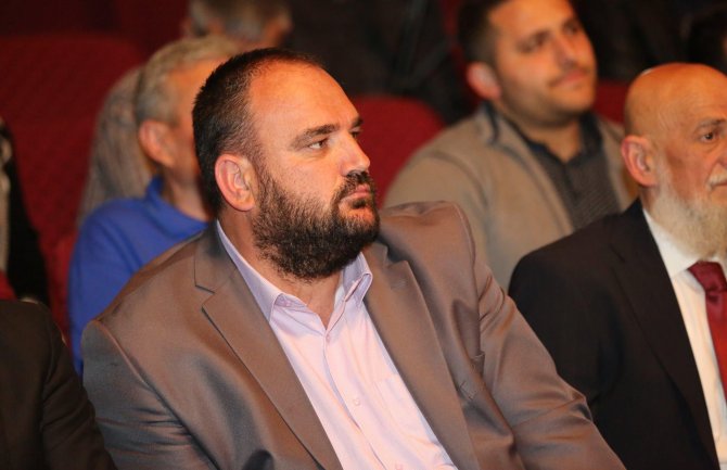 Muratović pozvao Opštinu Petnjica da omogući kupovinu udžbenika do 4. razreda