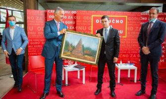 Đukanović uručio 50 članskih karti mladim Berancima i Berankama: DPS  već 30 godina garant mira, stabilnosti i prosperiteta