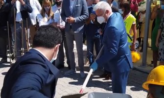 Sutomore: Marković, Raičevič i Jelušić označili početak radova na šetalištu(VIDEO)