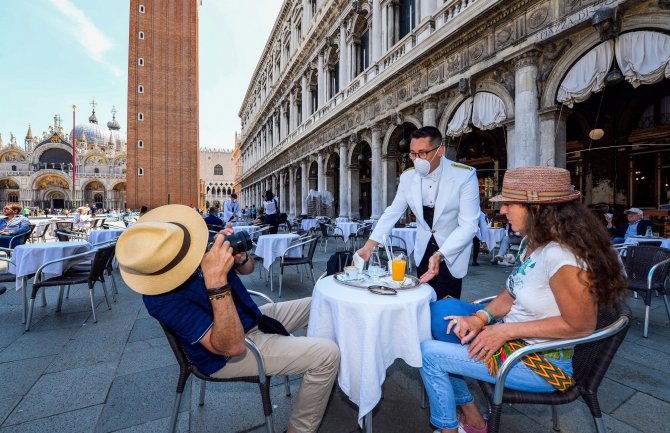 Italija: Prvi put od polovine maja više od 1.000 oboljelih u jednom danu