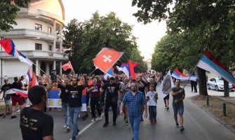 Nikšićani šetali protiv Zakona o slobodi vjeroispovijesti