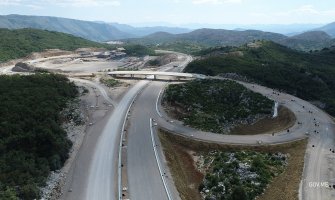 Pogledajte kako izgleda vožnja prioritetnom dionicom autoputa(VIDEO)