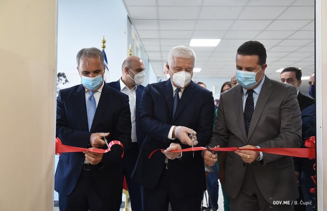 Marković otvorio rekonstruisano Akušersko odjeljenje u KCCG, čestitao medicinarima  na profesionalnosti i motivisanosti da zaštite zdravlje građana 