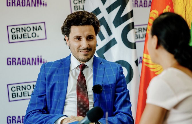 Abazović: Vlast se ne mijenja uz ruže i aplauze, Đukanović da podnese ostavku