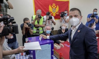 Bečić: Na pokušaje izazivanja nemira od strane vlasti odgovoriti mirno