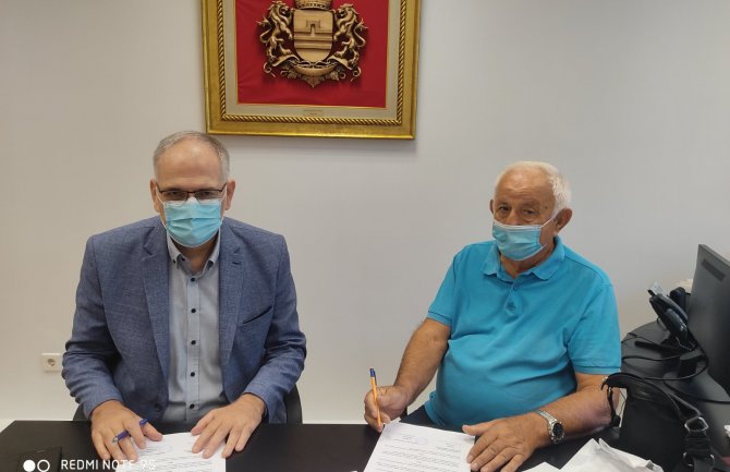 Gradska senior kartica će starijim građanima omogućiti brojne povoljnosti