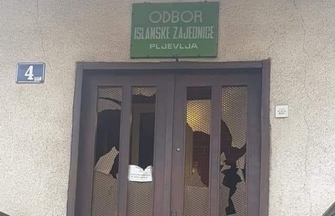 Demokrate: Pećinskonacionalistički akt u Pljevljima nad kojim se svaki dobronamjeran građanin Crne Gore gnuša i gadi