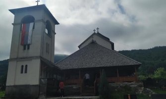 Bijelo Polje: Oštećena vrata crkve u Nikoljcu, Crkvena Opština: Napadima na svetinje i objekte svih konfesija pokušavaju da izazovu razdor i nemir 