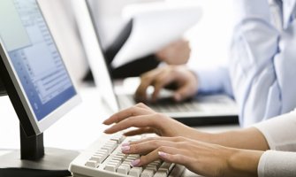 Sve više građana koristi e-Upravu, manje gužve na šalterima