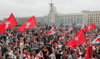 Nastavak protesta u Bjelorusiji: Demonstranti došli do Lukašenkove rezdiencije, traže ostavku