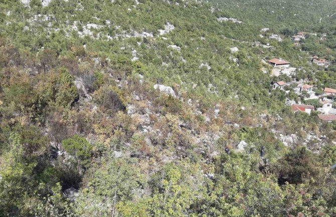 Ugašen veliki požar na Karuču