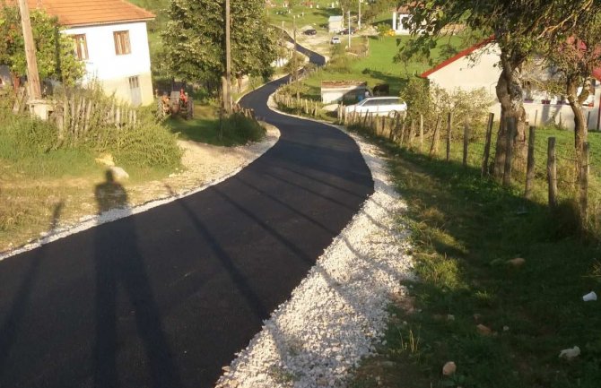 Asfalt stigao do Trubine