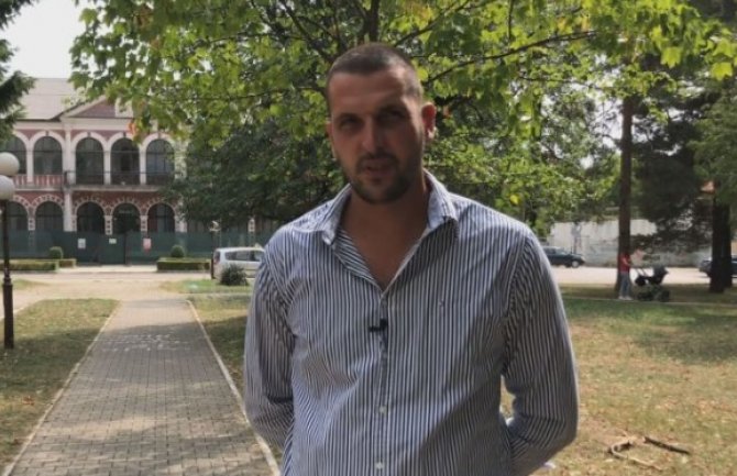 Pogrešnog Nikšićanina označili kao batinaša, Kontić: Ja sam batinaš samo zato što nosim crnogorsku zastavu i kapu