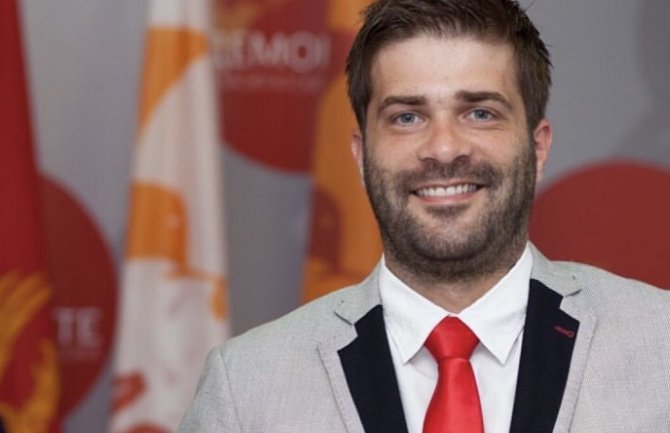 Rakočević: Naprasno odlučili da sebi vrate visoke plate